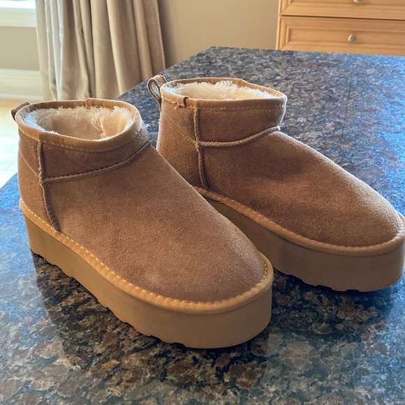 Shoes - Platform suede boots